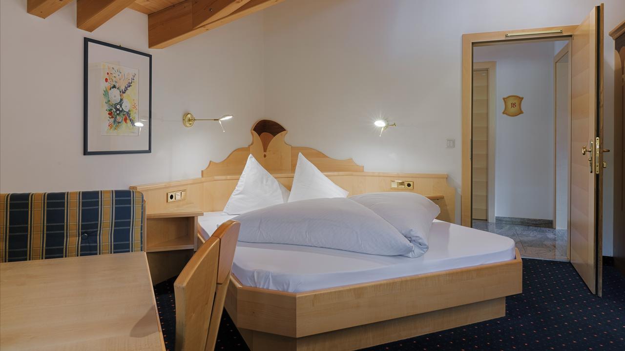 Hotel Schwarzer Adler 雷西亚 外观 照片