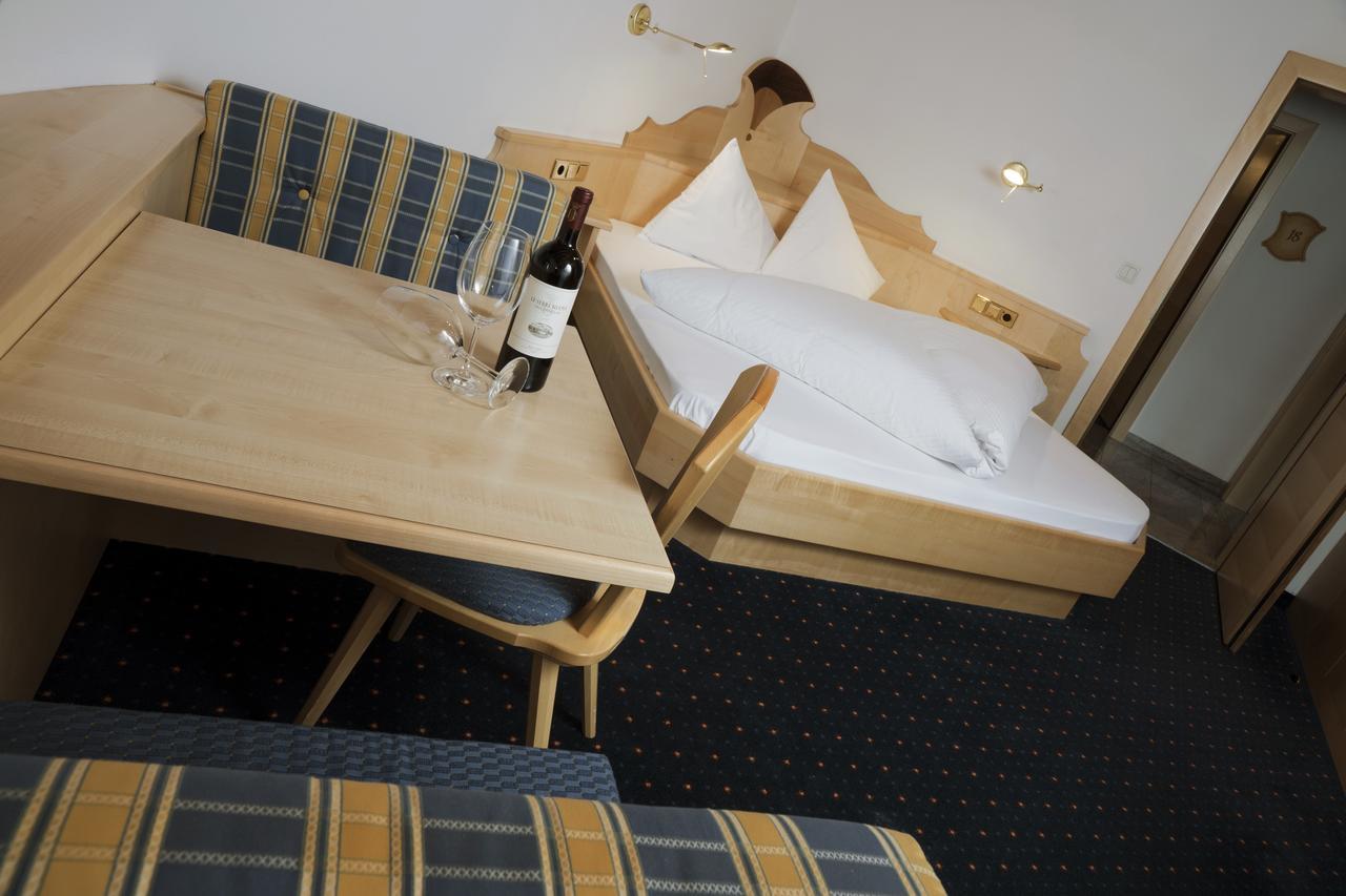 Hotel Schwarzer Adler 雷西亚 外观 照片